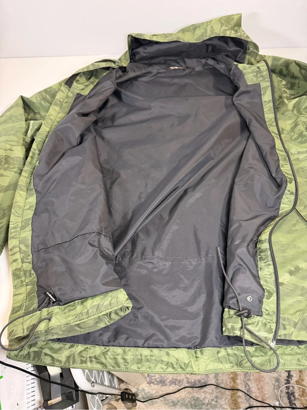 The North Face XL Men’s Tiger Camo Green Dry Vent Hooded Windbreaker Jacket S17